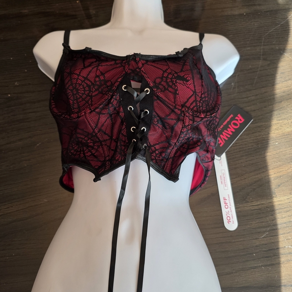 ROMWE Other - Black and Red Lace-Up Crop Top